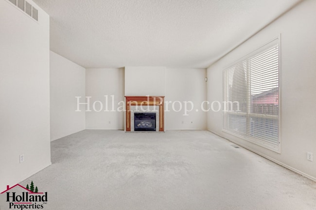 Building Photo - Gorgeous Single-Family Home with Central A/C!