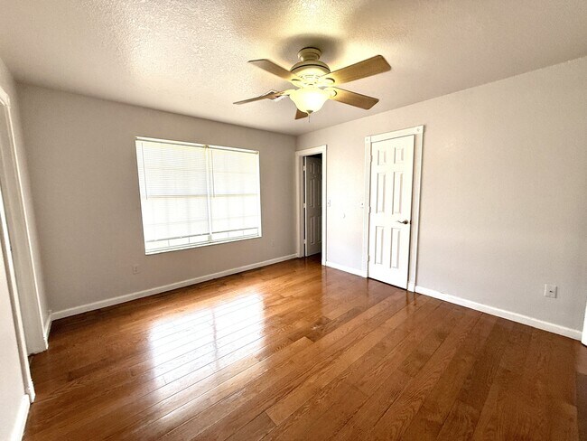 Building Photo - 427 N Rockford Pl