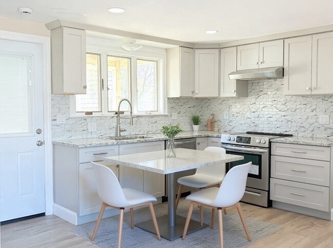 Building Photo - 53 Gale Rd