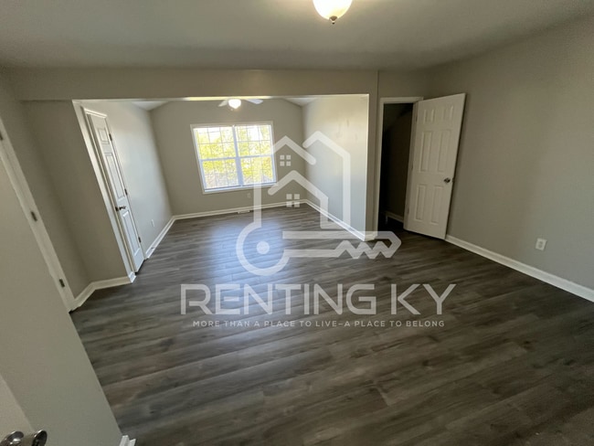 Building Photo - Huge 3-Bed, 2.5-Bath Townhouse!