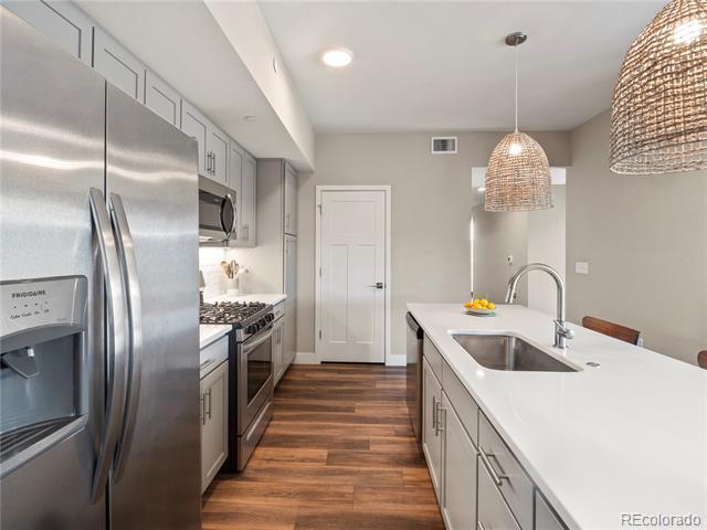 Building Photo - 210 S Cherrywood Dr