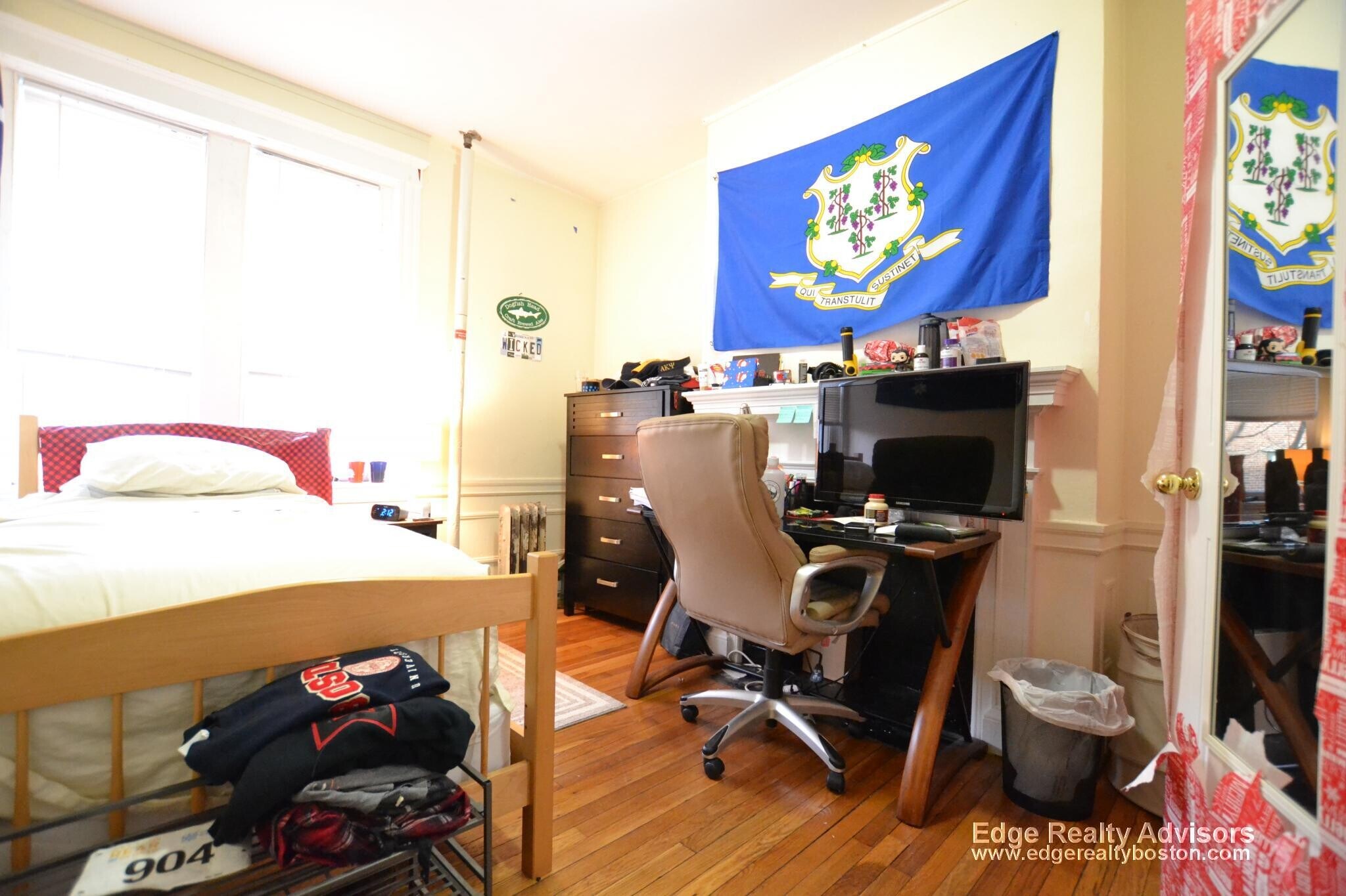 Building Photo - 66 Egmont St