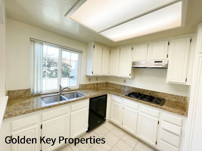 Building Photo - 2BR/1.5BA Condo in Charlemont in Vista! Cl...