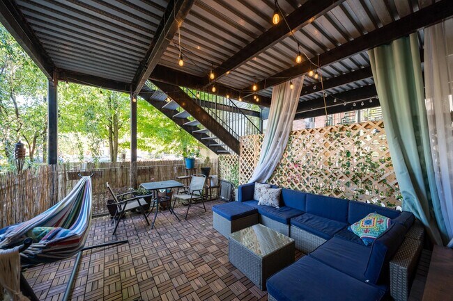 Building Photo - 126 Bright St