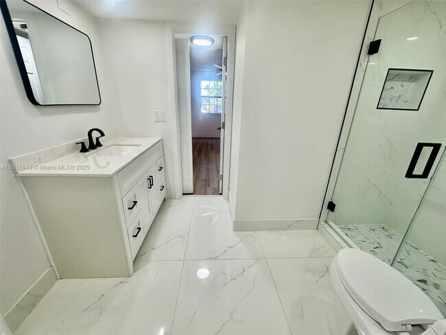 Building Photo - 2890 N Oakland Forest Dr