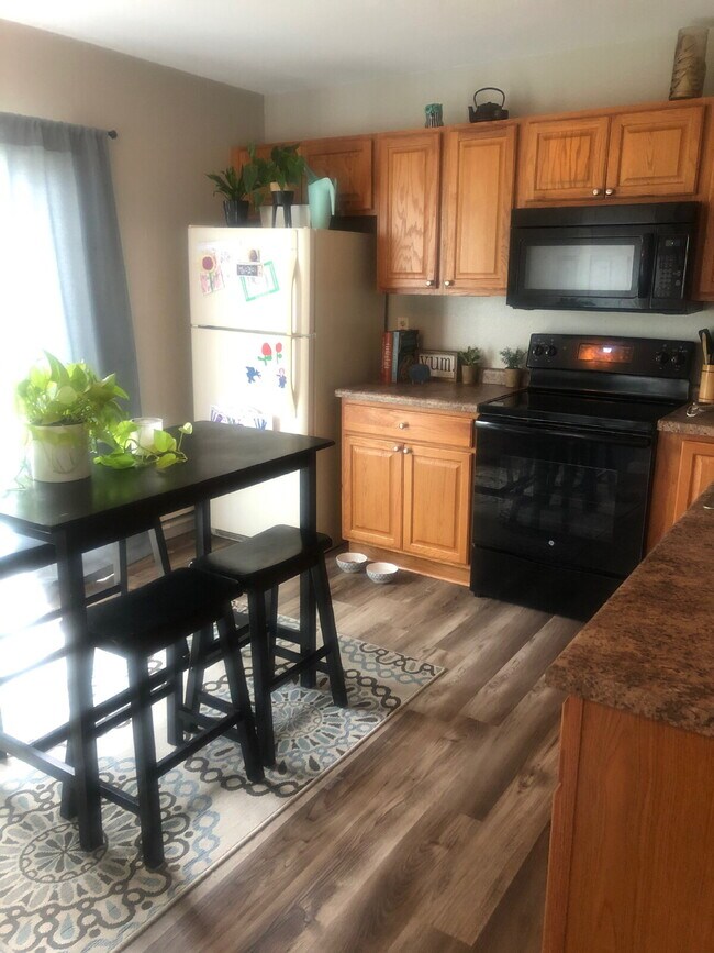 Building Photo - 2 Bed- 1 Bath on Darby West Side