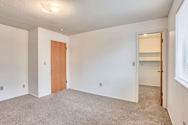 Building Photo - 836 Winchester Dr