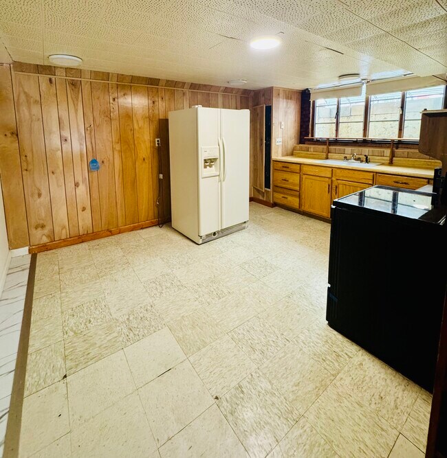 Building Photo - Lovers Lane Basement