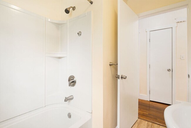 Building Photo - Sunny 2-Bedroom Home in Roosevelt Park | Fenced Yard + Basement