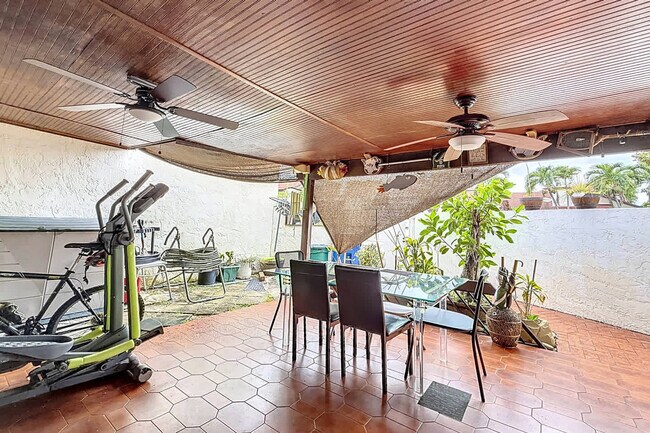 Building Photo - 693 NW 102 Pl