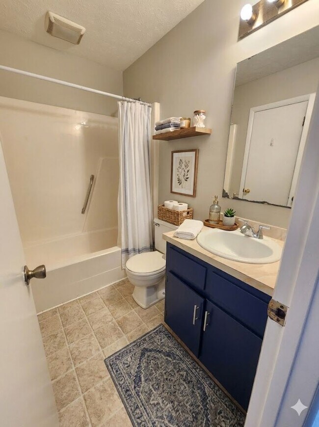 Building Photo - Town home for rent