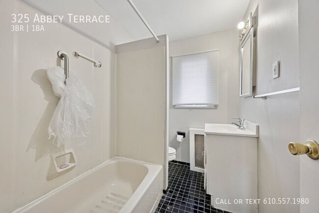 Building Photo - 325 Abbey Terrace