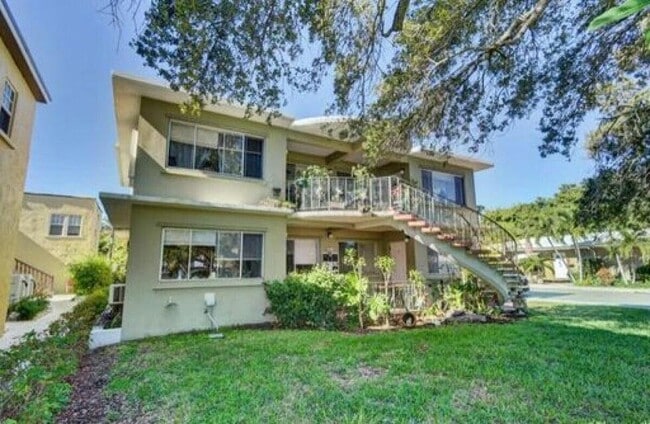 Primary Photo - 401 S Lakeside Dr