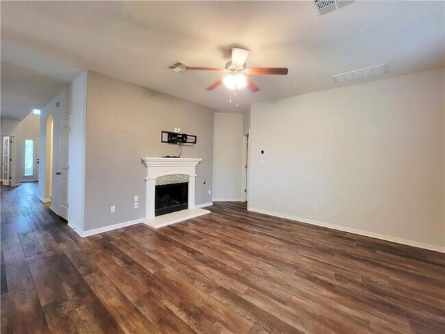 Building Photo - 4601 Rolling Water Dr