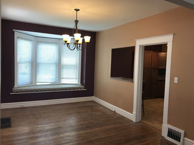 Building Photo - Beautiful renovated home