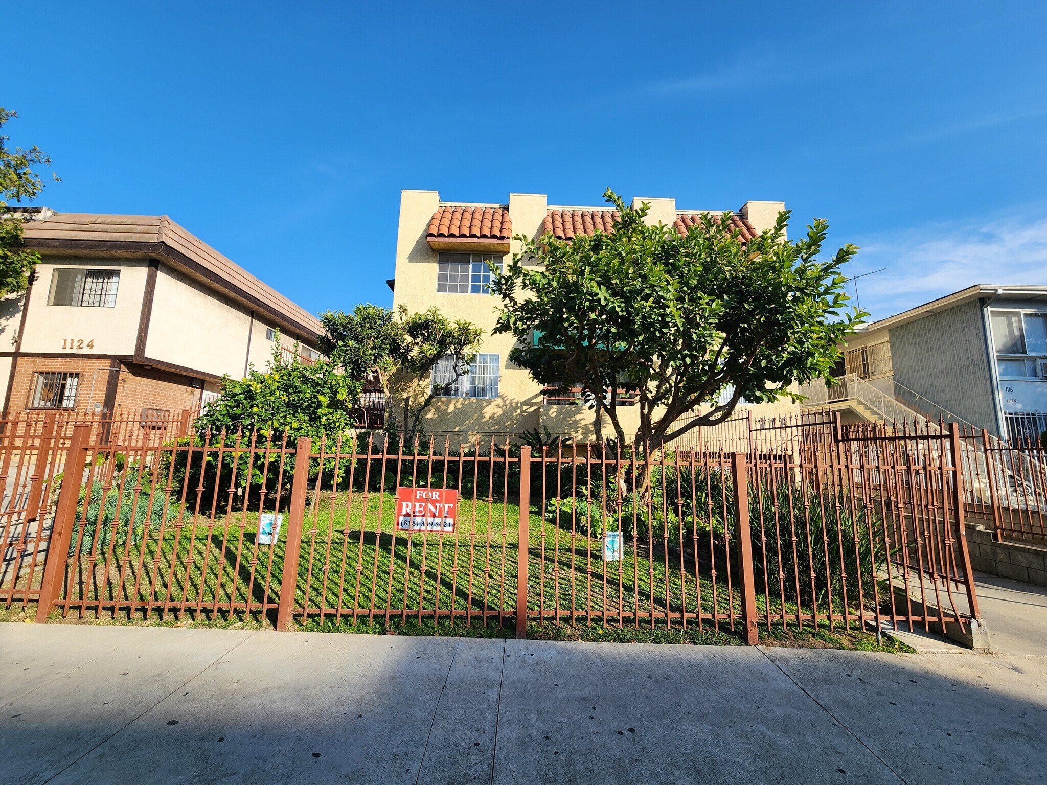 Building Photo - 1118 N Kenmore Ave
