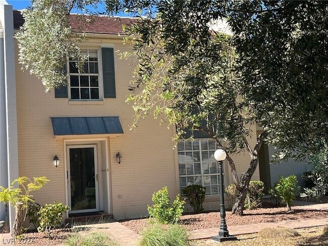 Building Photo - 698 Tam O Shanter