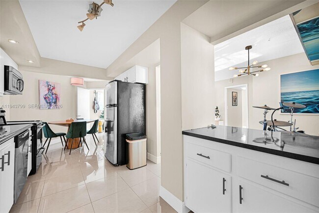 Building Photo - 7135 Collins Ave