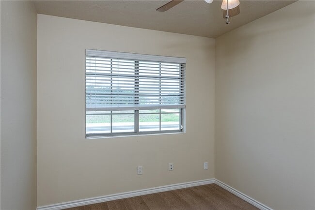 Building Photo - 3858 Oldenburg Ln