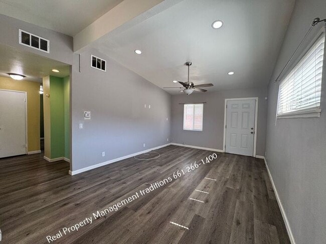 Building Photo - 2 plus 1 duplex -