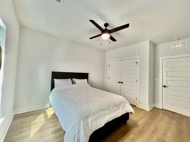 Building Photo - 2500 Longview St