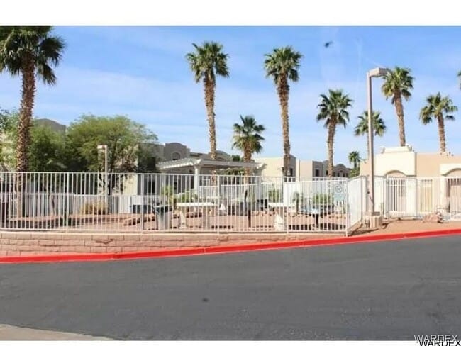 Building Photo - 2060 Mesquite Ln