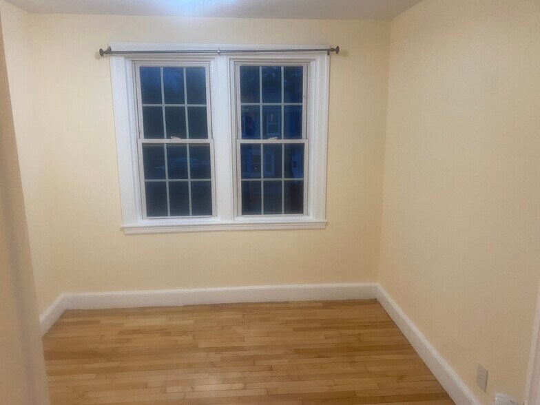 Building Photo - 6 Southmere Rd