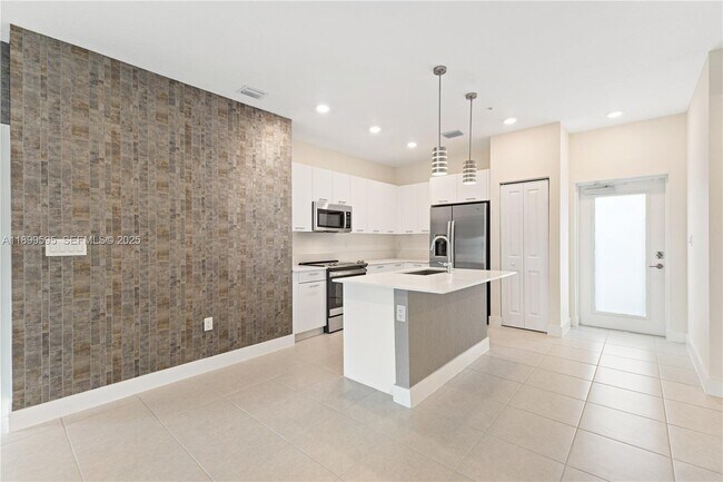 Building Photo - 8001 NW 41st St