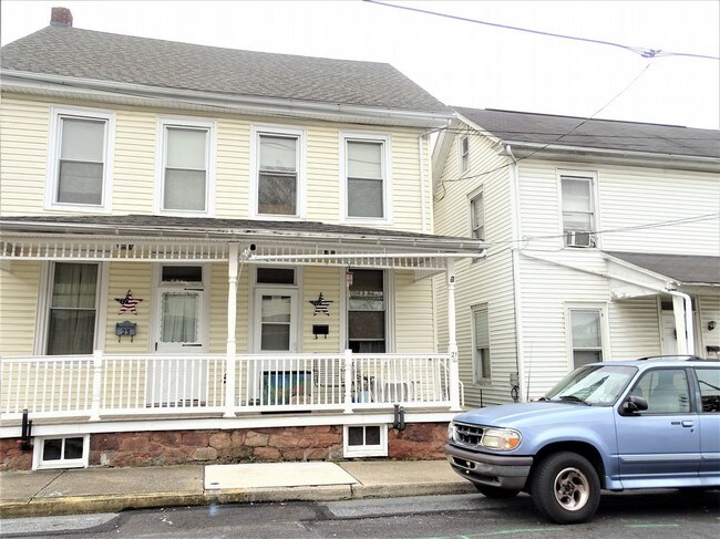 Primary Photo - 2 Bedroom Duplex on Quiet Ephrata Street