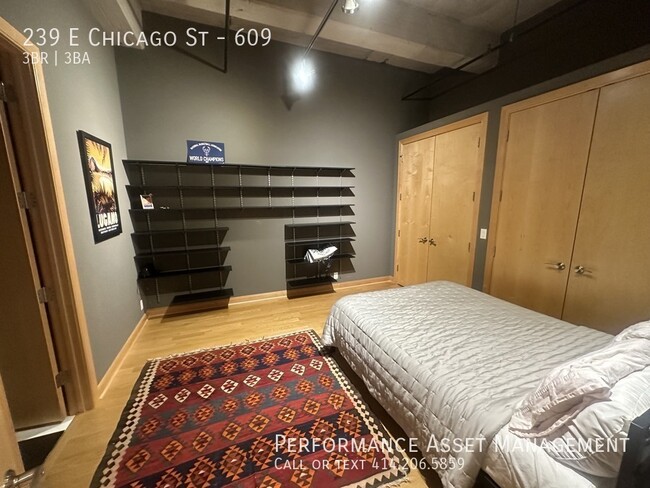 Building Photo - 239 E Chicago St