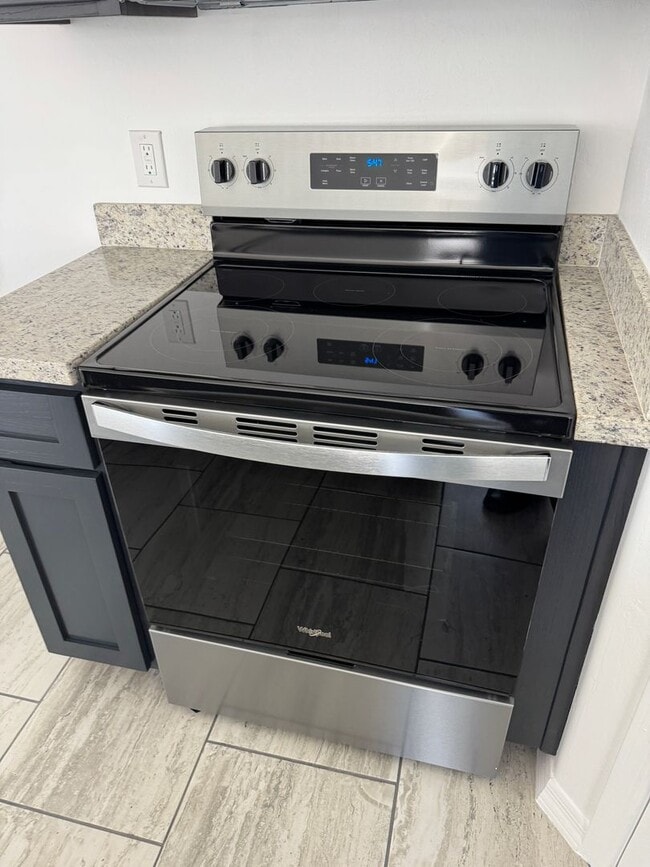 Building Photo - Newer San Luis Three Bedroom Home