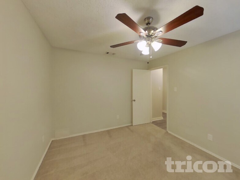 Building Photo - 6912 Rolling Crk Ln