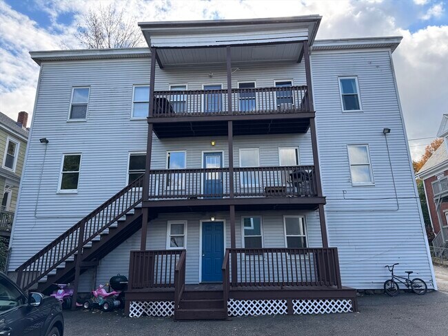 Building Photo - 129 S Elm St