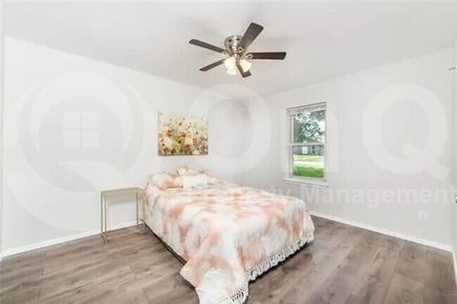 Building Photo - 2917 Shenandoah Dr