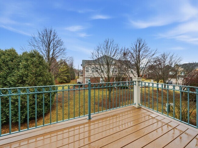 Building Photo - 399 Pine Lake Cir