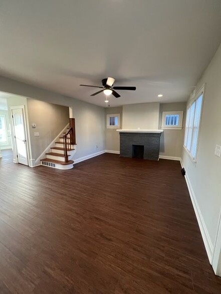 Building Photo - 1213 Oakwood Ave
