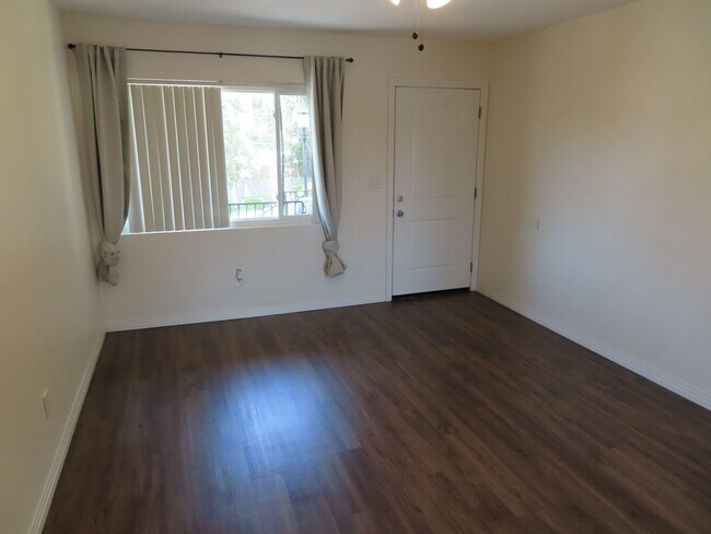 Building Photo - Renovated Two Bedroom Apartment in La Mesa