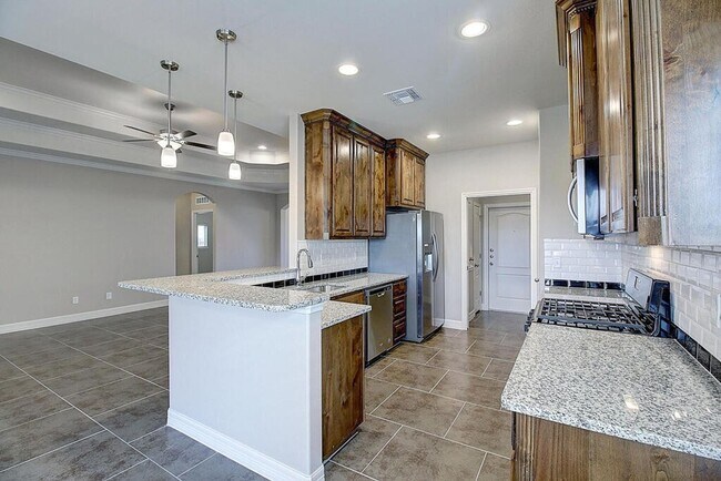 Building Photo - 7530 Sable Creek Dr