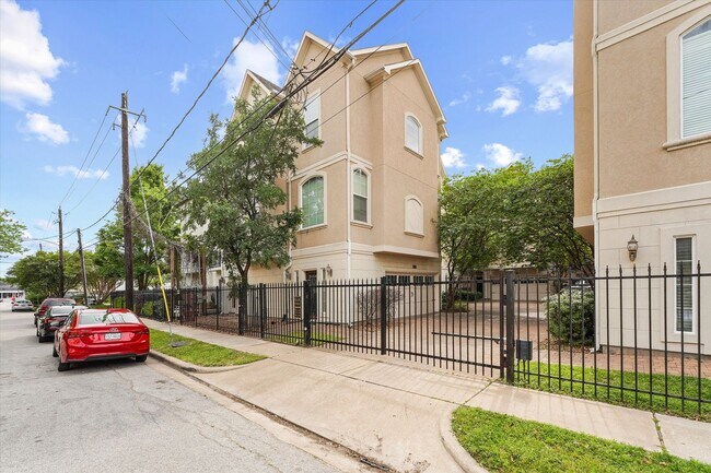 Building Photo - Exceptional Home in a Prime Location!