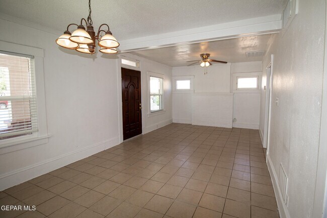 Building Photo - 3510 Porter Ave