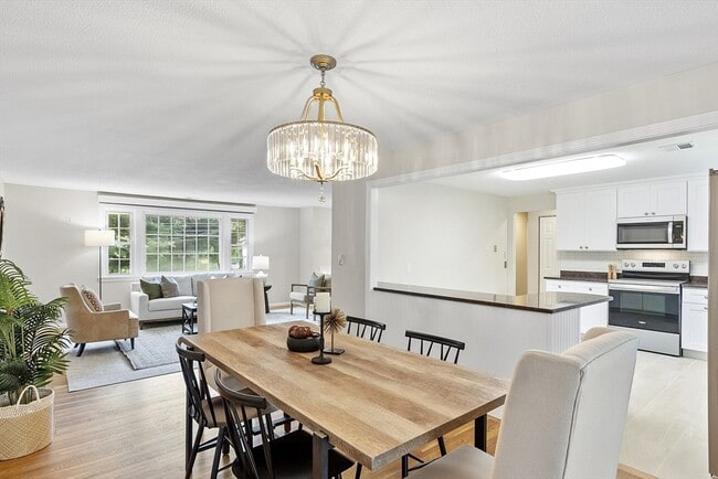 Building Photo - 1022 Pleasant St