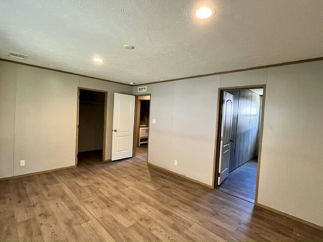 Building Photo - 1 Whitefeather Ln