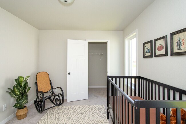 Building Photo - 4 Bed 3 Bath Single Family Home