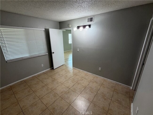 Building Photo - 3732 Oak Creek Dr