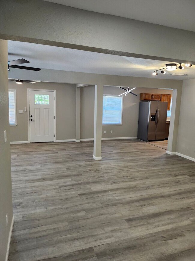 Building Photo - 509 Famcee Ave