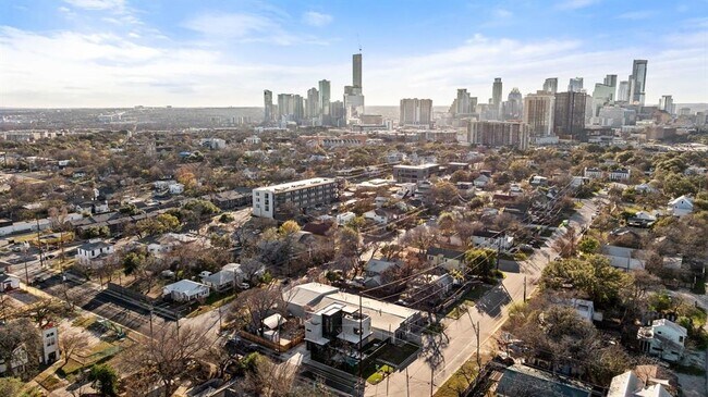 Building Photo - 1304 Comal St