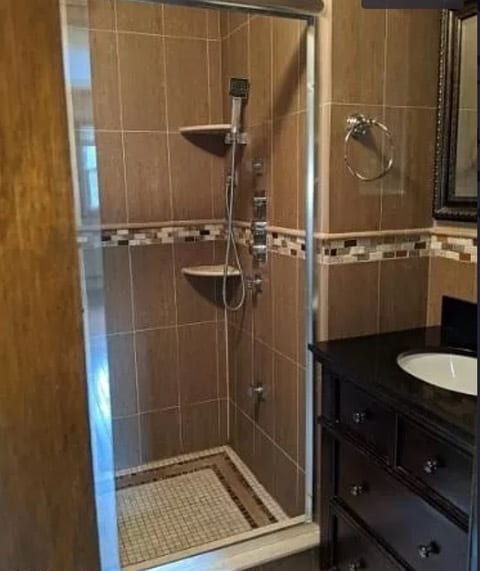 Building Photo - 122 Hurd St