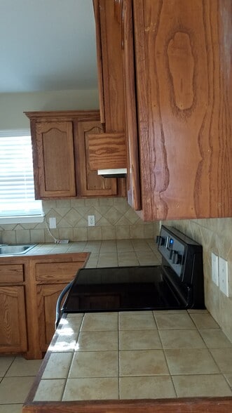 Building Photo - 3706 Wyndham Ave