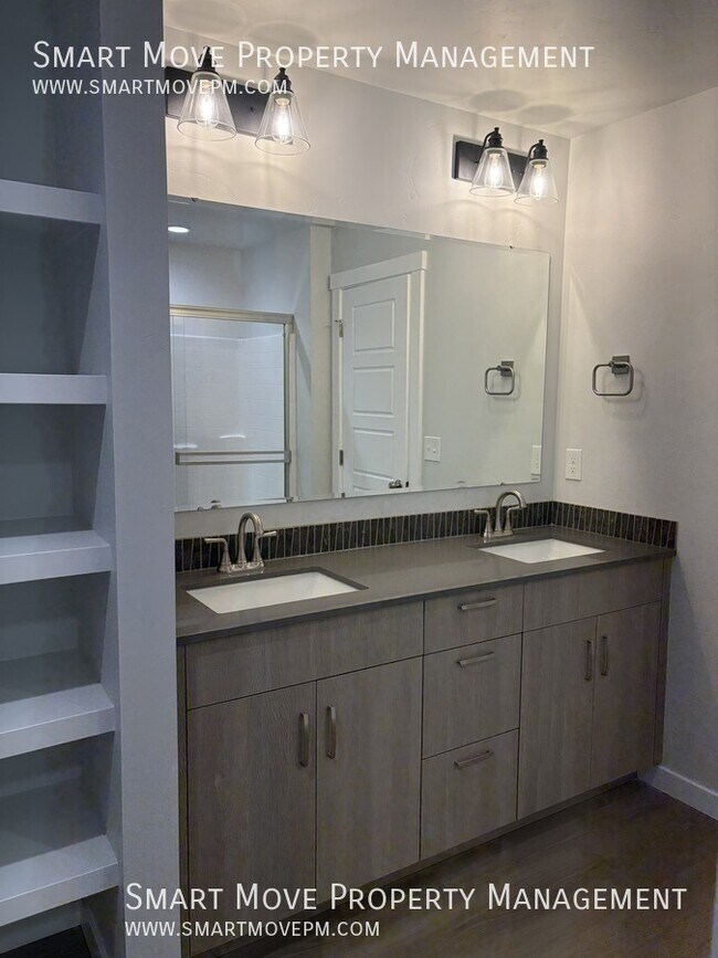 Building Photo - 3343 W Morere Dr