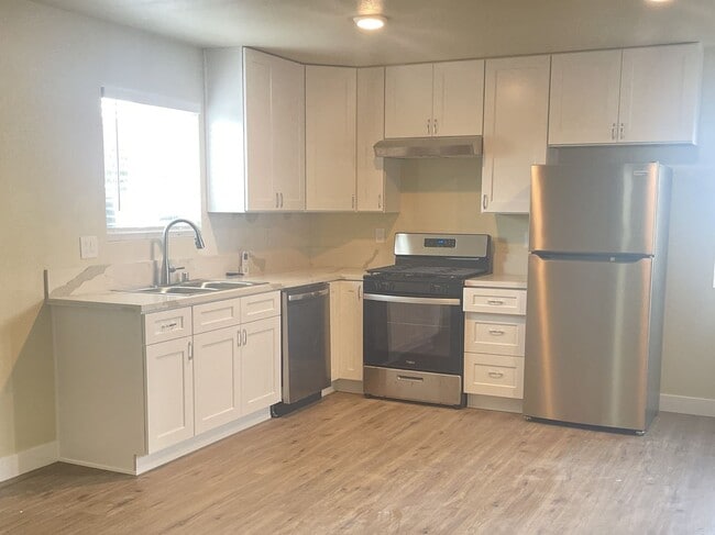 Building Photo - 1417 Shoshone St